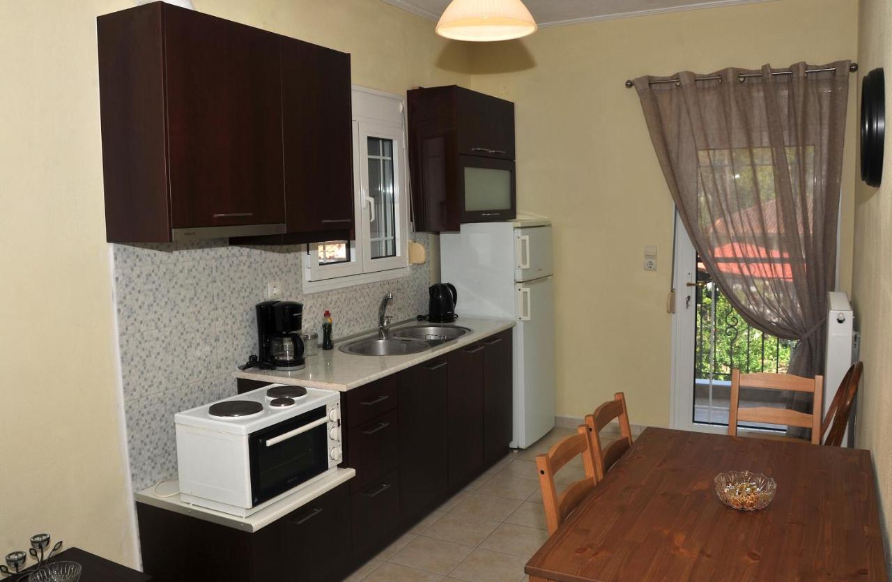 The Other Side Of Meteora With Lush Garden, Bbq & Pavillion Kalambaka Exterior foto