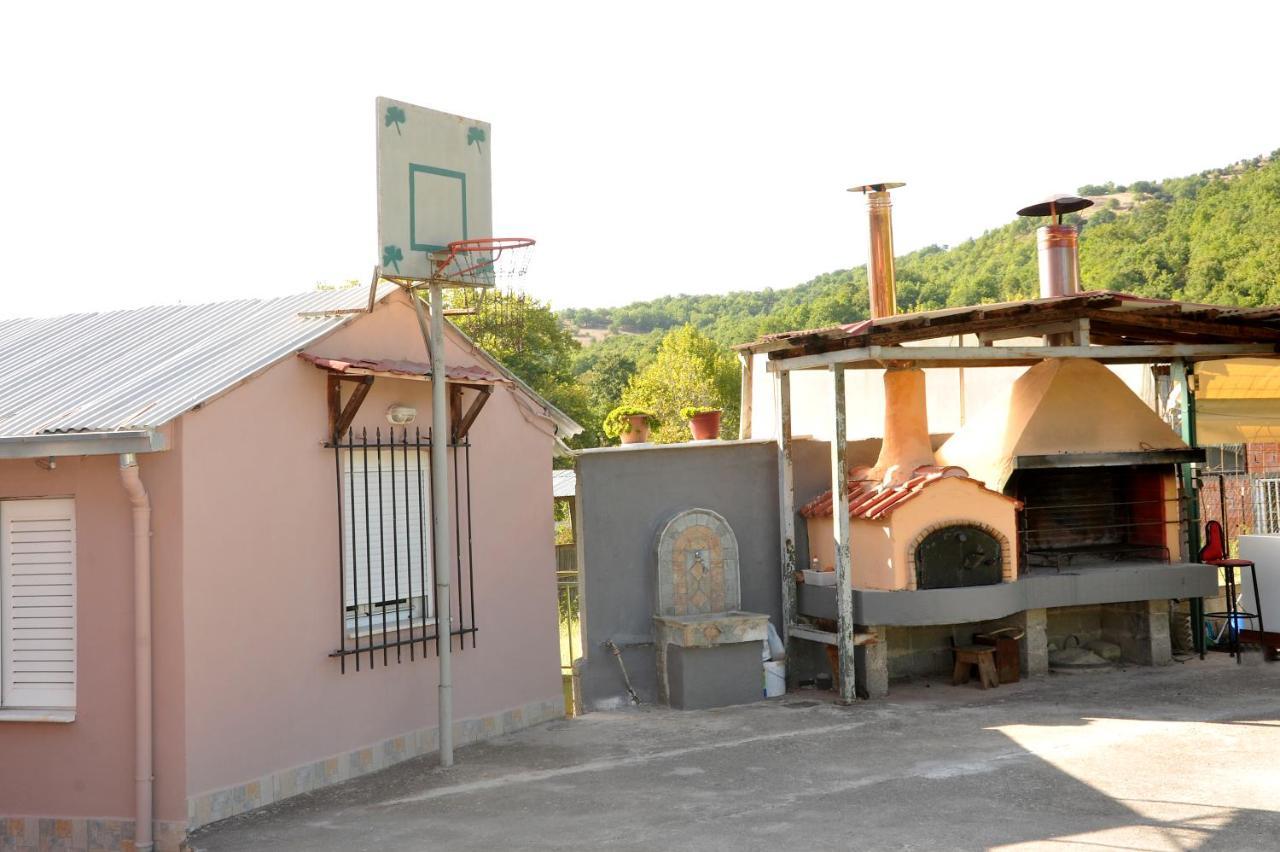 The Other Side Of Meteora With Lush Garden, Bbq & Pavillion Kalambaka Exterior foto